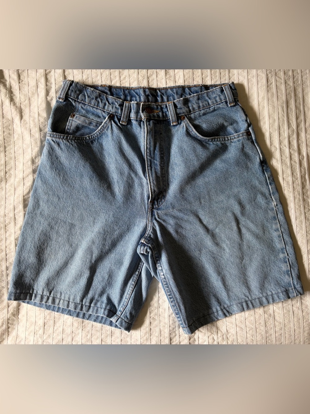 LEVI’S- size 33/32 vintage Orange Tab denim shorts,
